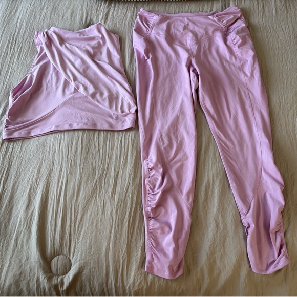 FP Movement Spin Me Set In Raspberry NWOT - Picture 1 of 5